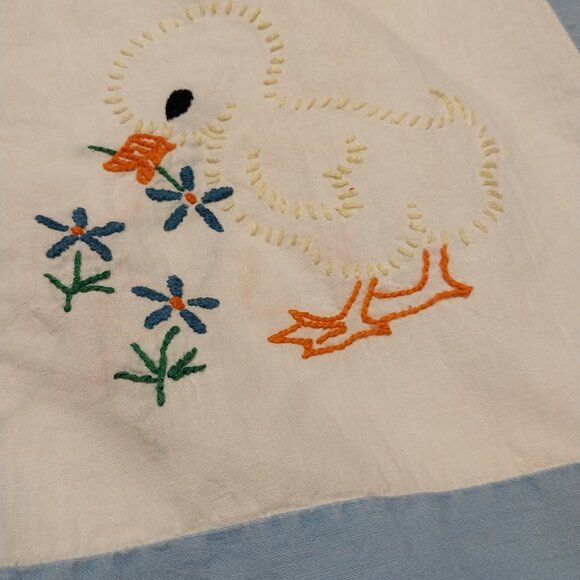 3726 Vintage Baby Blanket, Hand Embroidered And Tacked Not Quilted. - Picture 3 of 8